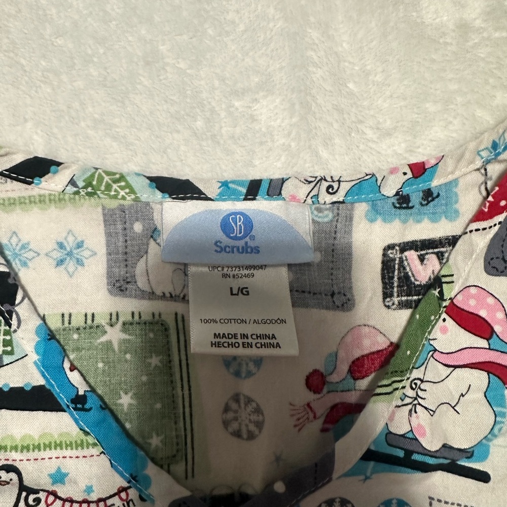WINTER SCRUB TOP - Picture 2 of 3